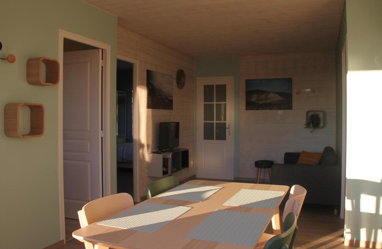 Gite De La Tuillere, Maison Contemporaine En Bois Avec Vue Et Piscine Saint-Aulaire Exterior photo